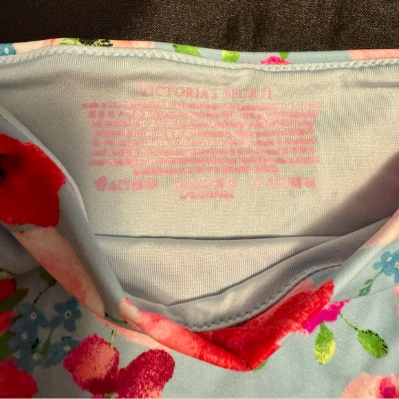 Victoria Secret bombshell bikini - Picture 3 of 4